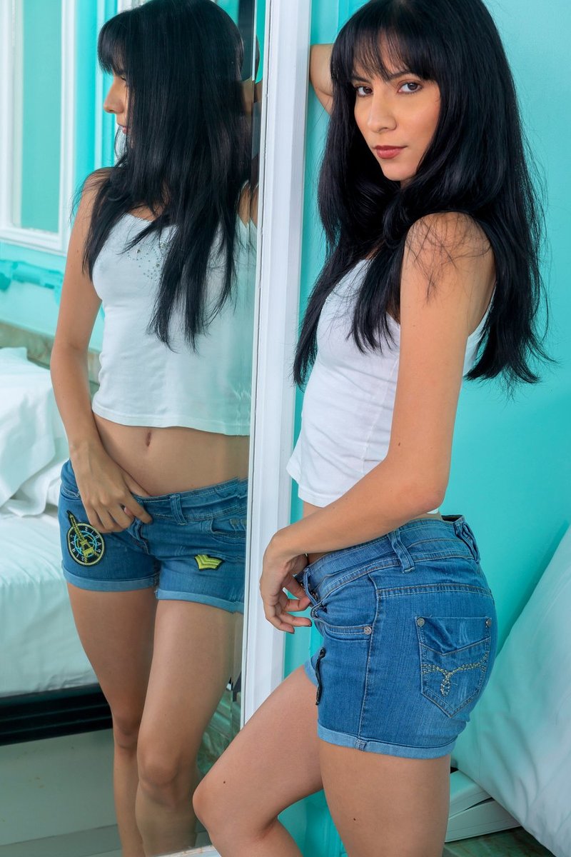 Камилла, 25